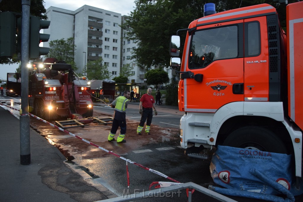 TLF 4 umgestuerzt Koeln Bocklemuend Ollenhauer Ring Militaerringstr P190.JPG - Miklos Laubert